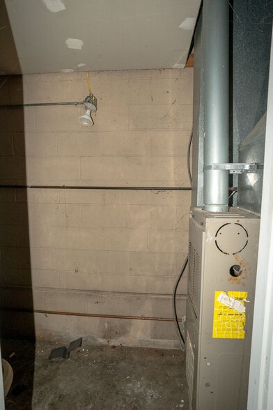 More Photos Of 14049-14051 Gratiot Ave, Detroit Storefront Retail Office For Sale