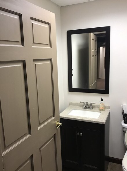 More Photos Of 122 Green Bay Rd, Thiensville Office For Lease