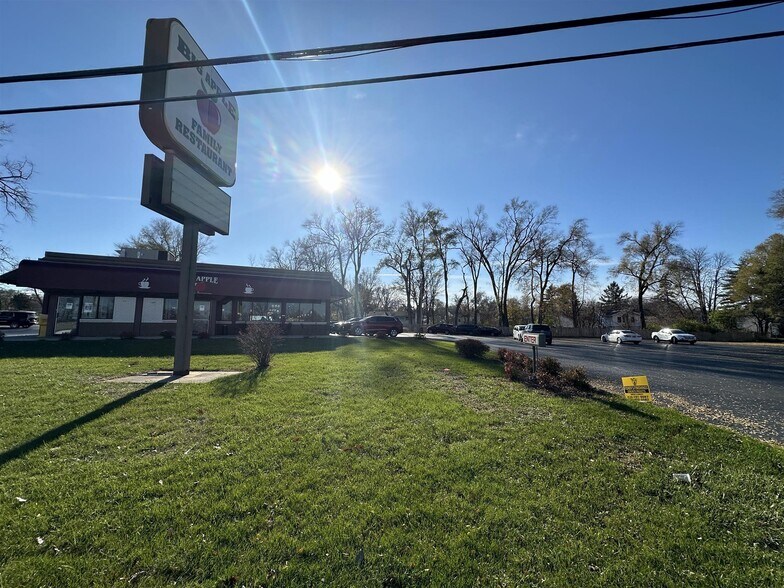 More Photos Of 1427 W Galena Ave, Freeport Freestanding For Sale