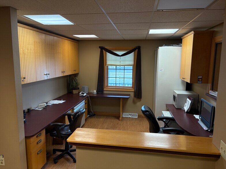 More Photos Of 304 N Rapids Rd, Manitowoc Freestanding For Lease