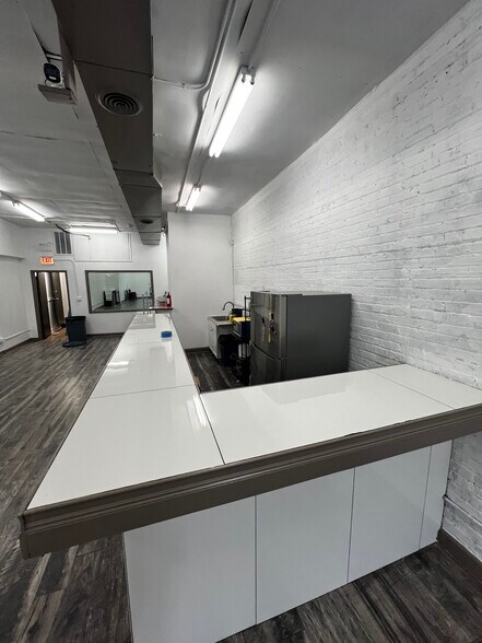 More Photos Of 2550-2558 W Peterson Ave, Chicago Office For Lease