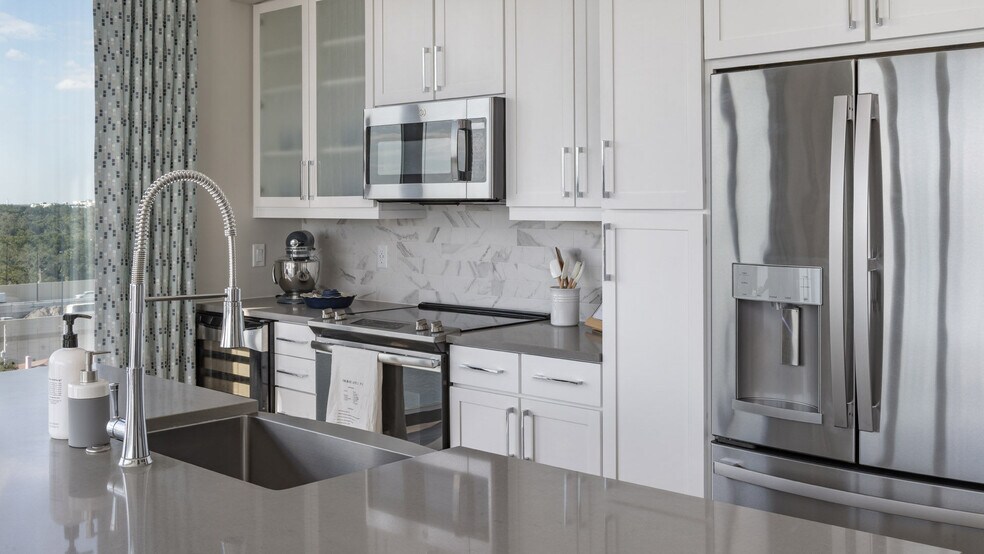 More Photos Of 295 NE Ivanhoe Blvd, Orlando Apartments For Lease