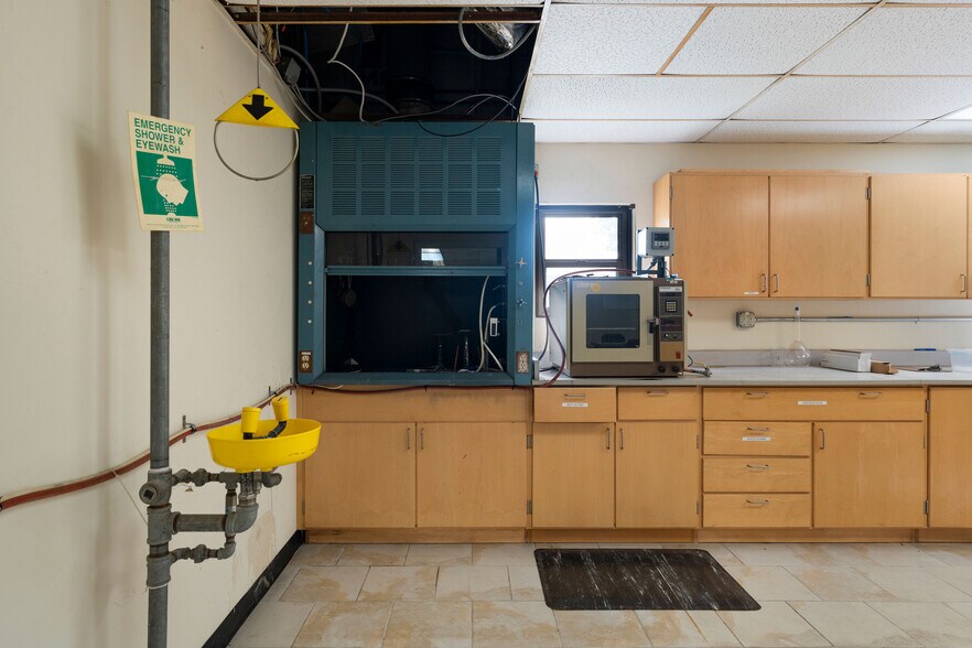 More Photos Of 112 Old Mill Rd, Cartersville Research And Development For Sale