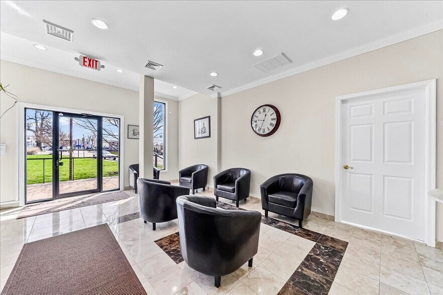 More Photos Of 101 E Darby Rd, Havertown Office For Sale