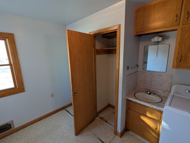 More Photos Of 340 Elm St E, Canova Sports And Entertainment For Sale