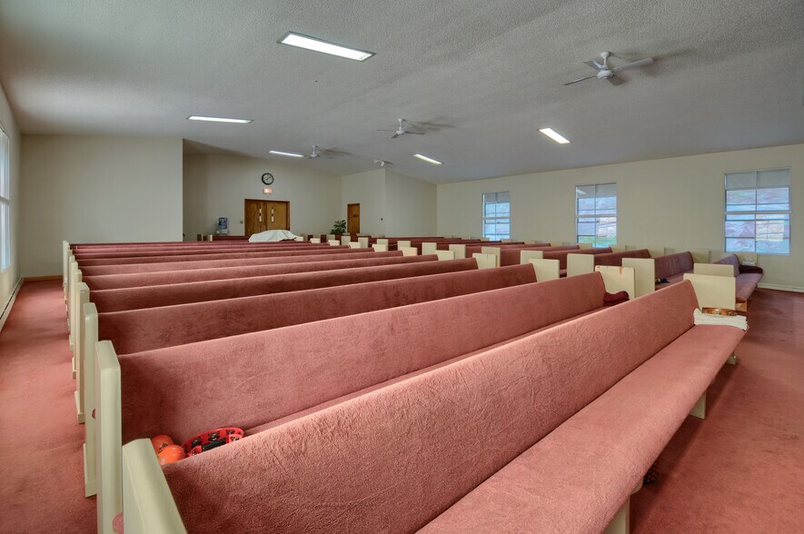 More Photos Of 3306 Lippincott Blvd, Burton Specialty For Sale