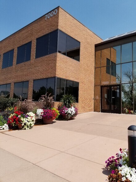 More Photos Of 7000 S Yosemite St, Centennial Office For Sale