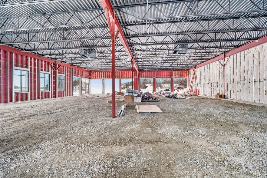 More Photos Of 13675 Brooks School Rd, Noblesville General Retail For Lease