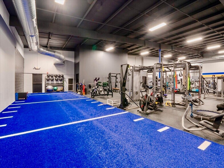 More Photos Of 465 W Commercial St, East Rochester Warehouse For Lease