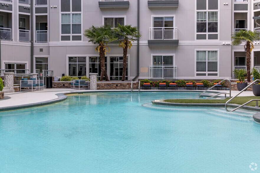 More Photos Of 900 E Six Forks Rd, Raleigh Apartments For Lease