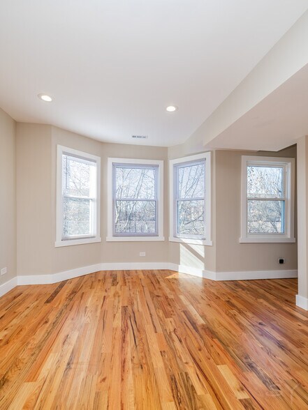 More Photos Of 6129 N Ravenswood Ave, Chicago Multifamily For Sale