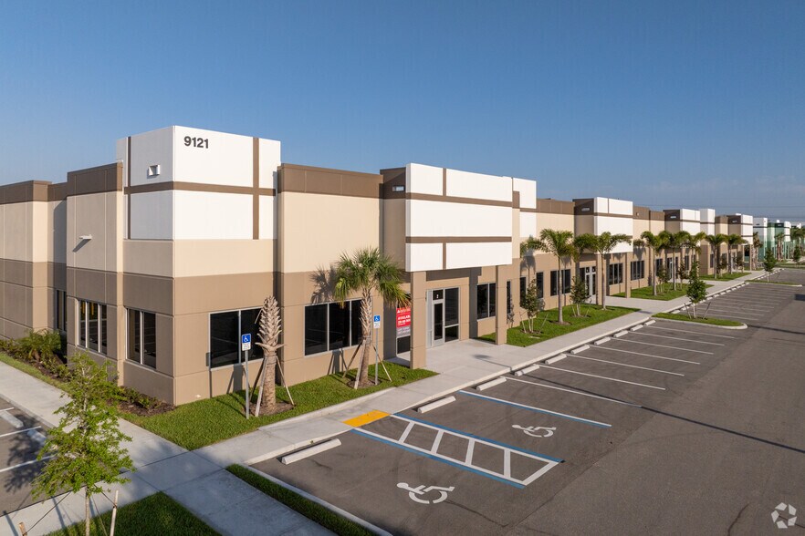 Primary Photo Of 9121 Centerlinks Commerce Dr, Fort Myers Warehouse For Lease