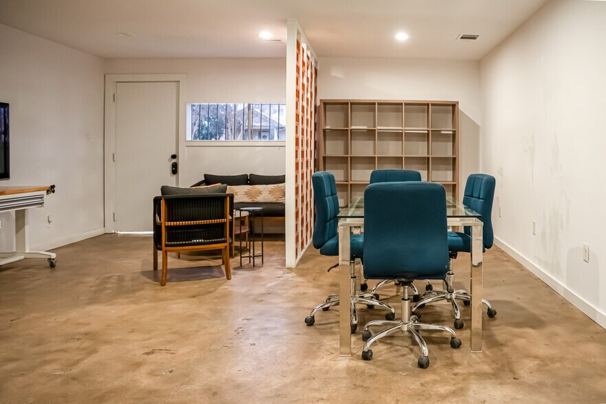 More Photos Of 9201 Brown Ln, Austin Unknown For Lease