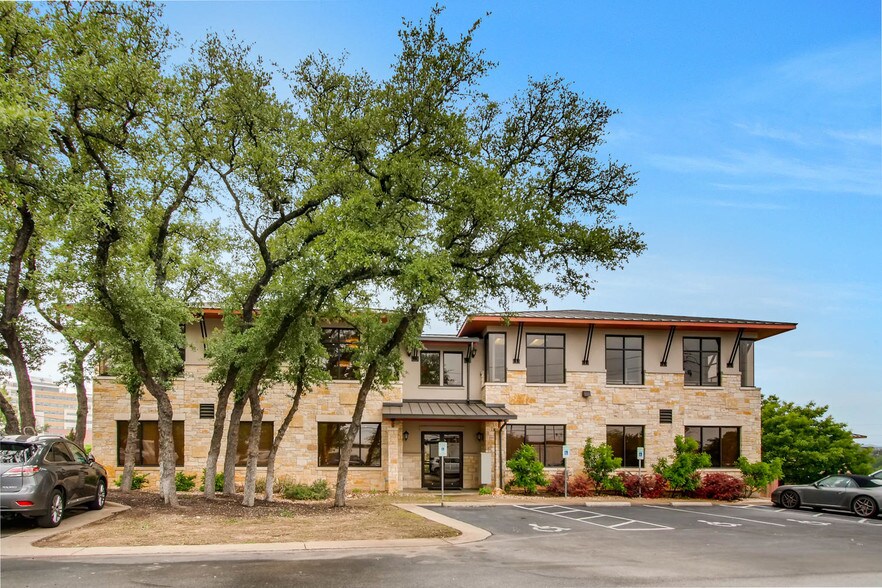 More Photos Of 2806 Flintrock Trace, Lakeway Loft Creative Space For Sale