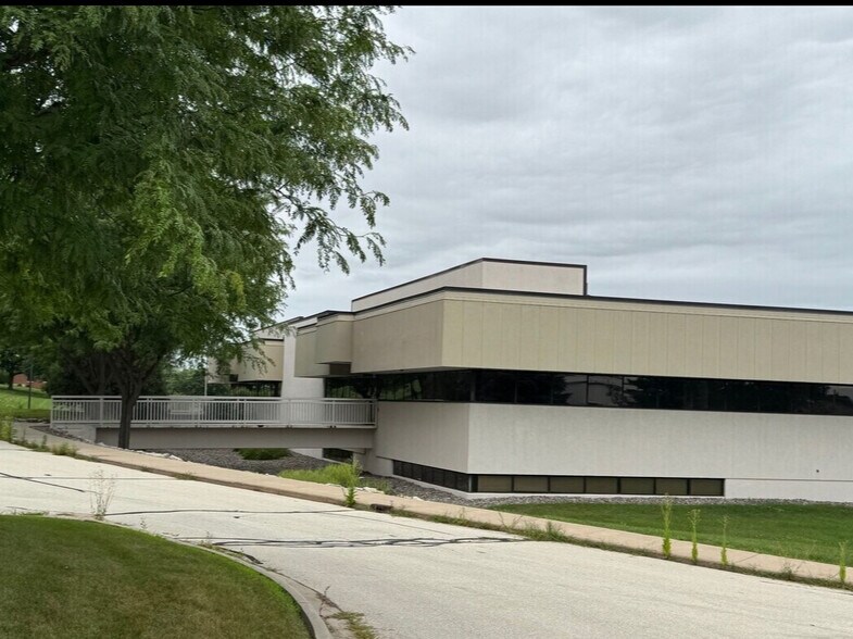 More Photos Of 2985 S Ridge Rd, Green Bay Medical For Sale