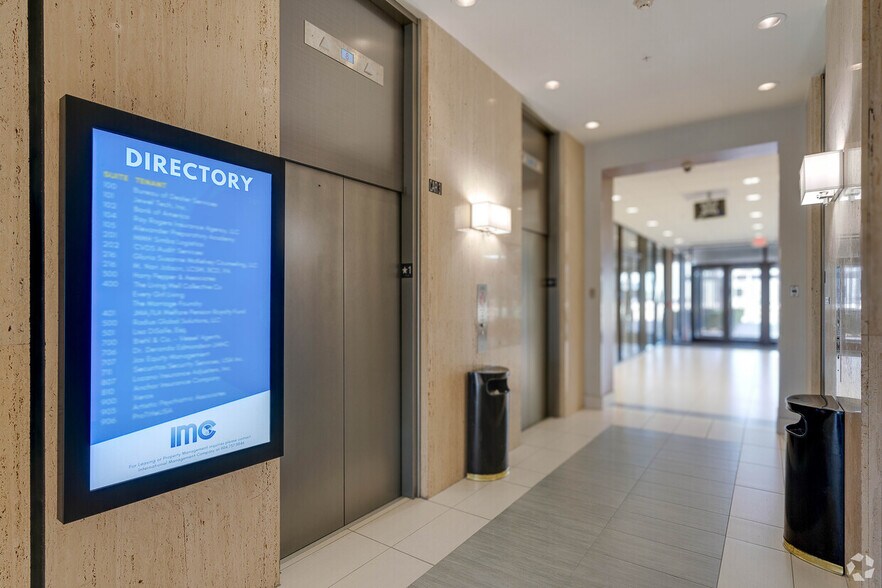 More Photos Of 9550 Regency Square Blvd, Jacksonville Medical For Lease