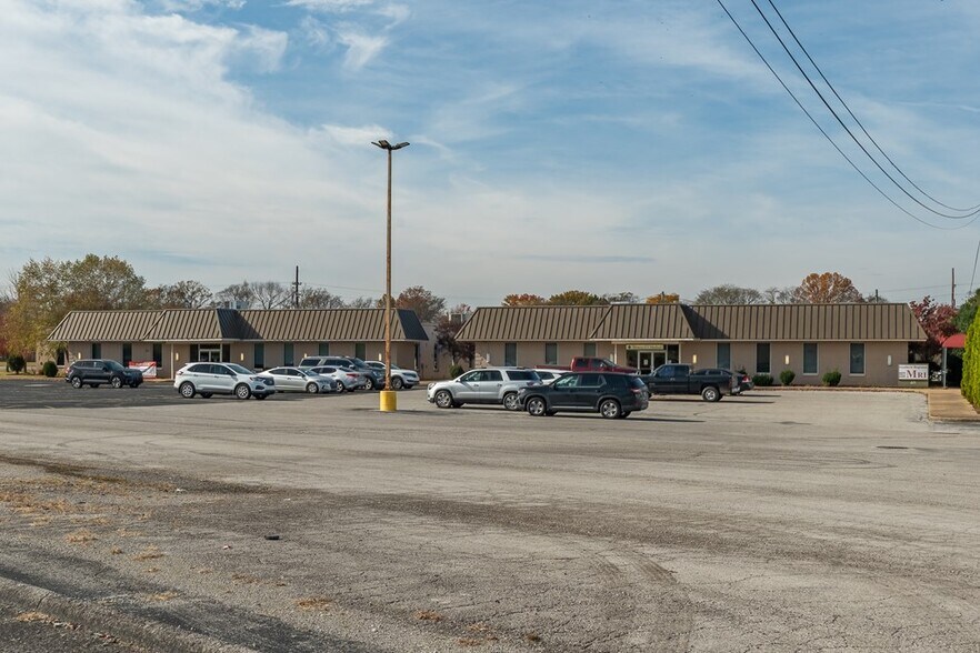 More Photos Of 4011 Fort Campbell Blvd, Hopkinsville Storefront Retail Office For Sale