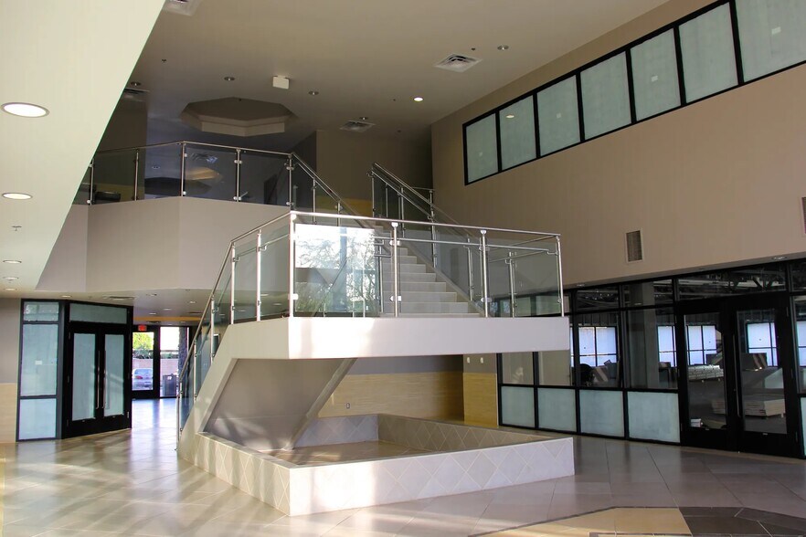 More Photos Of 971 N Gilbert Rd, Gilbert Office For Lease