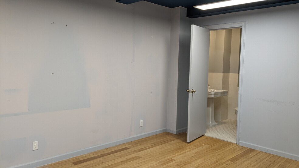More Photos Of 305-311 W 57th St, New York Apartments For Lease