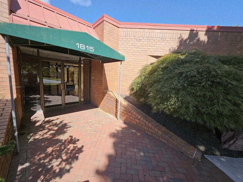 More Photos Of 1815 Schadt Ave, Whitehall Medical For Lease