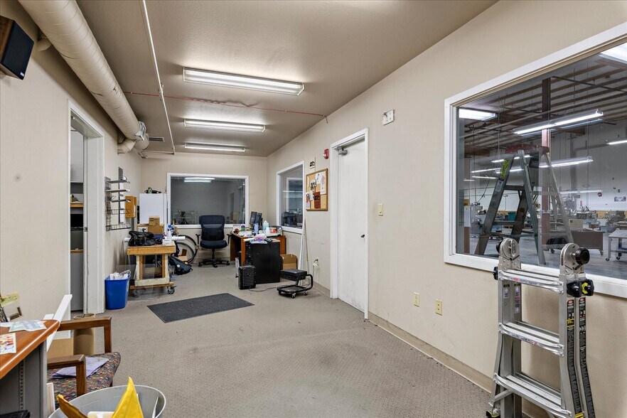 More Photos Of 21021 66th Ave W, Lynnwood Manufacturing For Sale