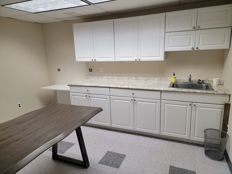 More Photos Of 22 Paris Ave, Rockleigh Office For Lease