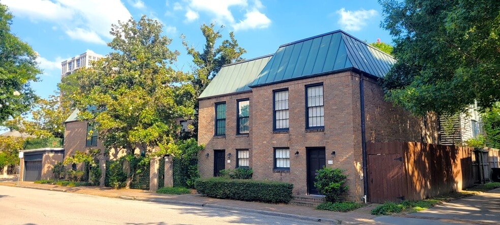 Primary Photo Of 1111 Autrey St, Houston Apartments For Sale