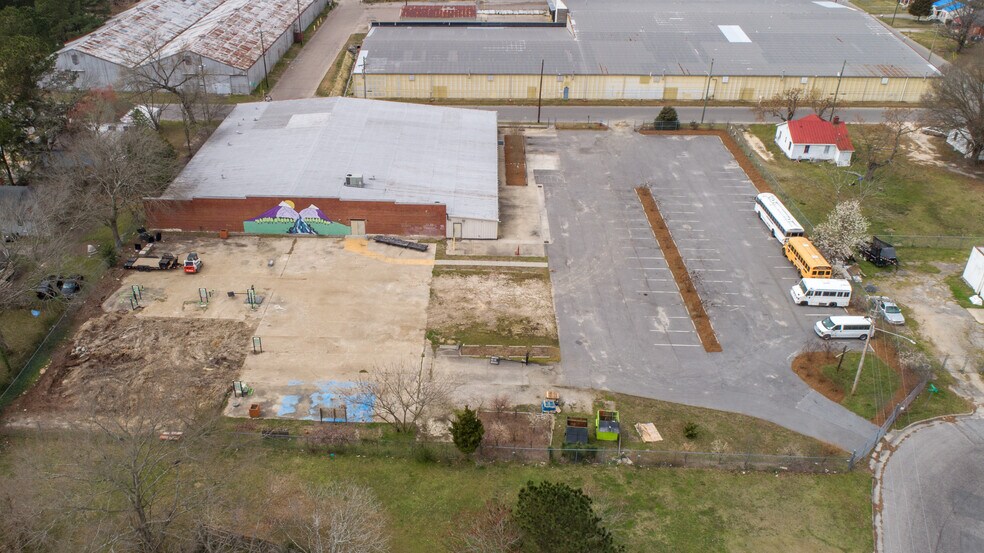 More Photos Of 1725 Davis St, Rocky Mount Warehouse For Lease