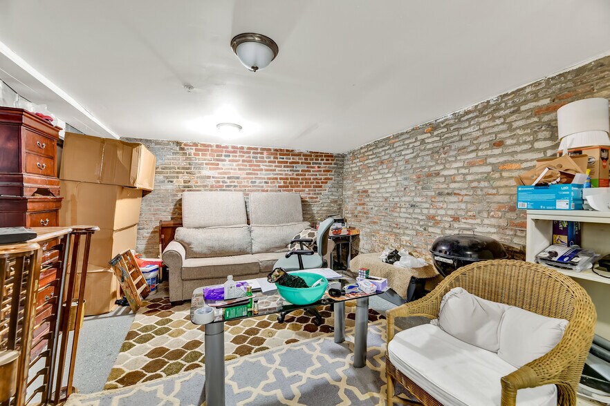More Photos Of 407 N Charles St, Baltimore Apartments For Lease