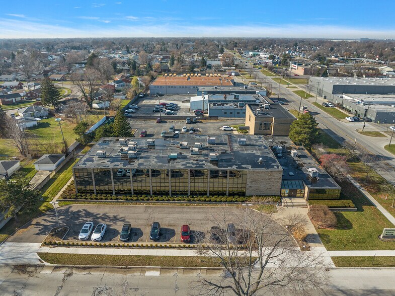 More Photos Of 17200 E Ten Mile Rd, Eastpointe Office For Sale
