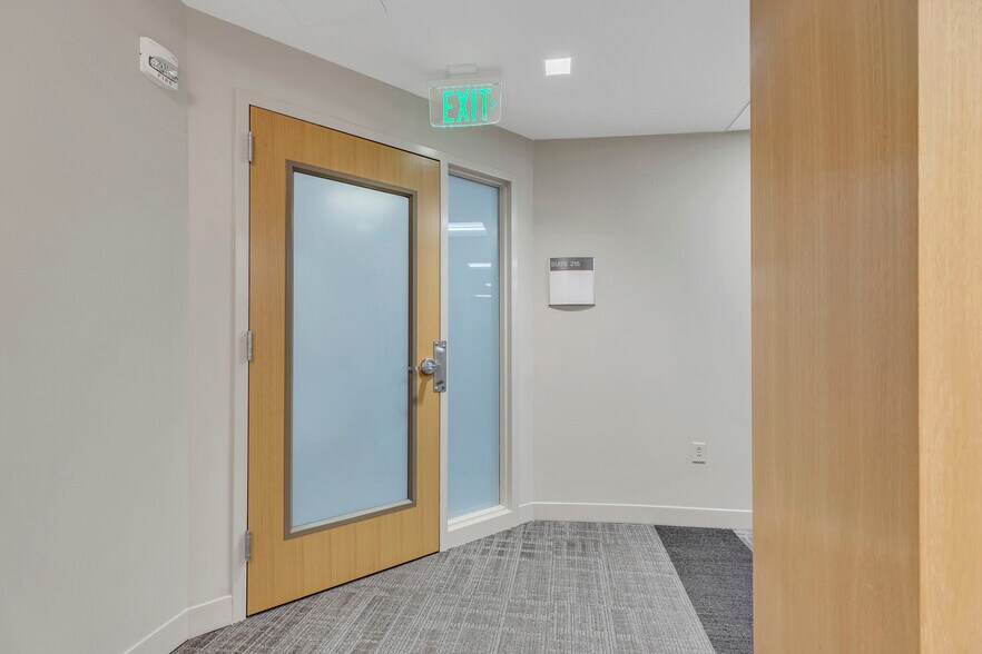 More Photos Of 2004 Hayes St, Nashville Medical For Lease