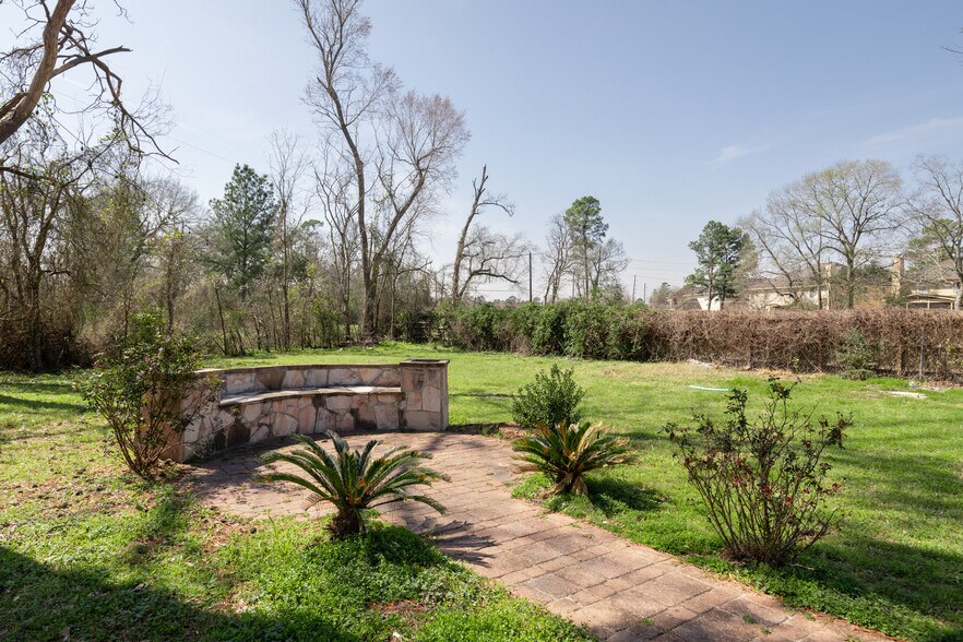 More Photos Of 14135 Huffmeister Rd, Cypress Freestanding For Lease