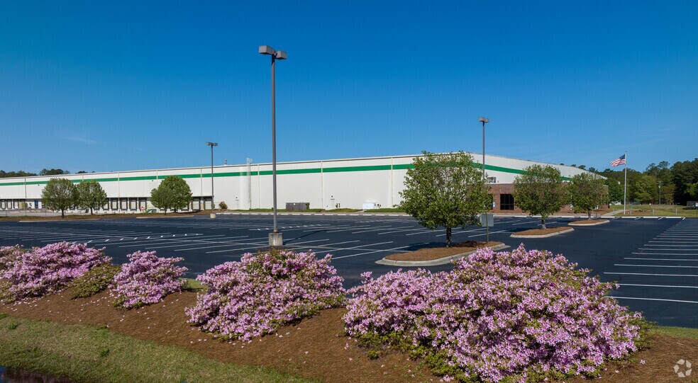 More Photos Of 4800 Corporation Dr, Fayetteville Distribution For Lease