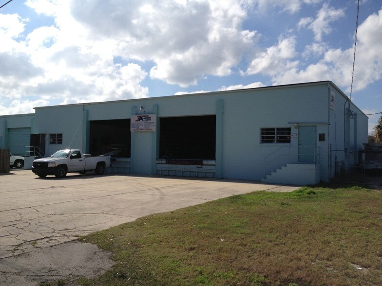 More Photos Of 1638-1644 S Segrave St, South Daytona Truck Terminal For Sale
