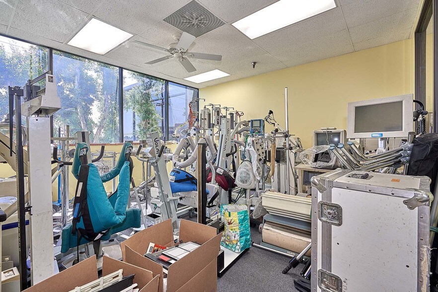 More Photos Of 1115 S Placentia Ave, Fullerton Light Manufacturing For Sale