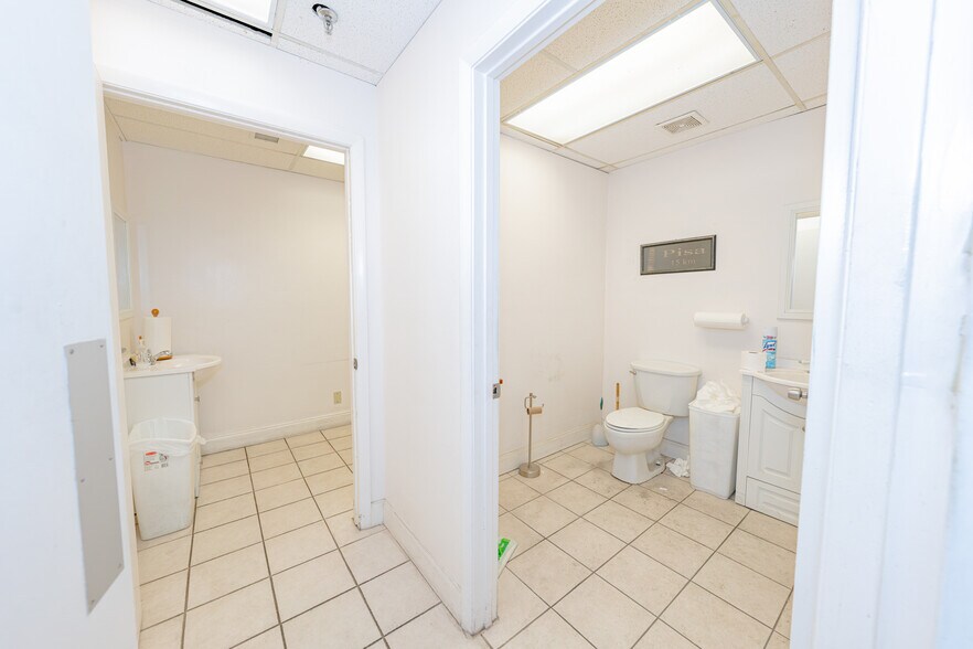 More Photos Of 4000 N 28th Ter, Hollywood Warehouse For Lease