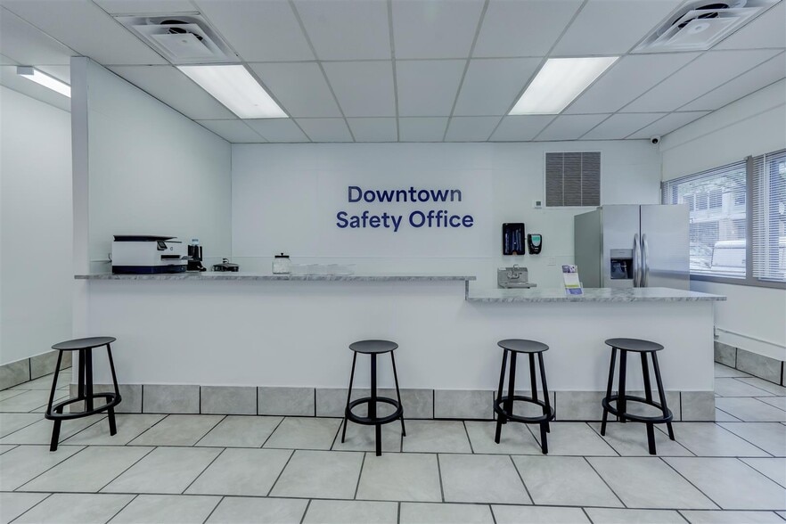 More Photos Of Londale Hotel, Houston Specialty For Sale
