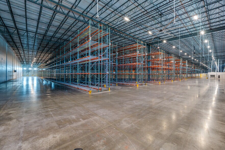 More Photos Of 8401 State Road 33 N, Lakeland Distribution For Lease