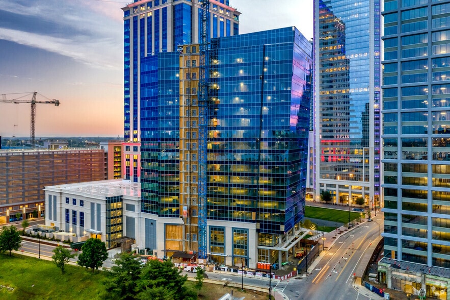 More Photos Of 600 S Tryon St, Charlotte Office For Lease