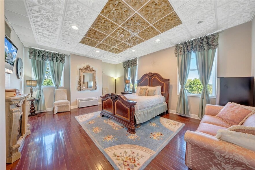 More Photos Of 812 E Main St, Bedford Lodge Meeting Hall For Sale