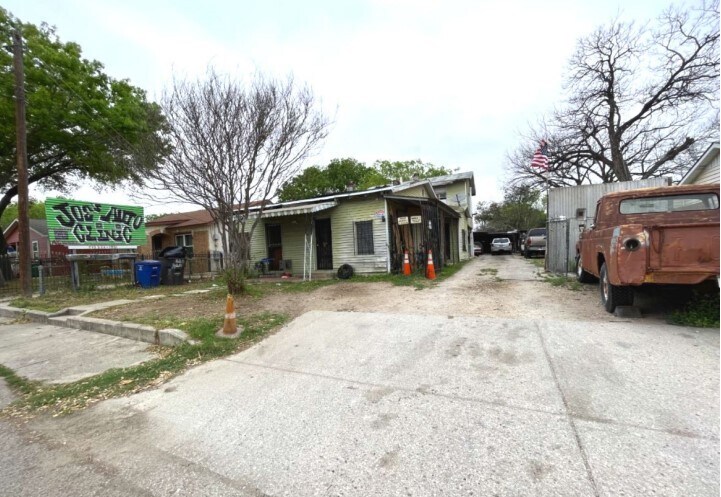 Primary Photo Of 515 Gladstone, San Antonio Service For Sale