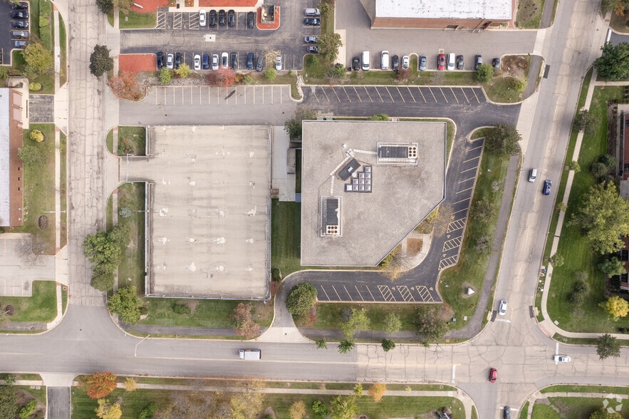 More Photos Of 1301 Basswood Rd, Schaumburg Office For Sale