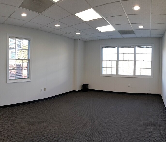 More Photos Of 817 E Morehead St, Charlotte Office For Lease