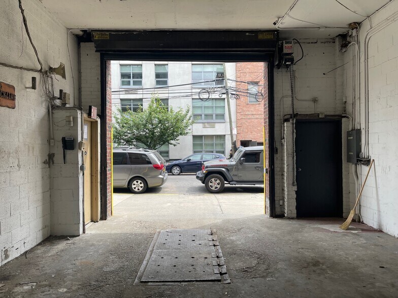 More Photos Of 521 47th Rd, Long Island City Warehouse For Lease