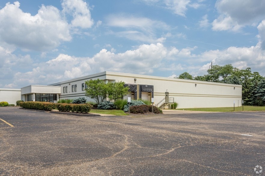 More Photos Of 8050 Freedom Ave, North Canton Warehouse For Lease