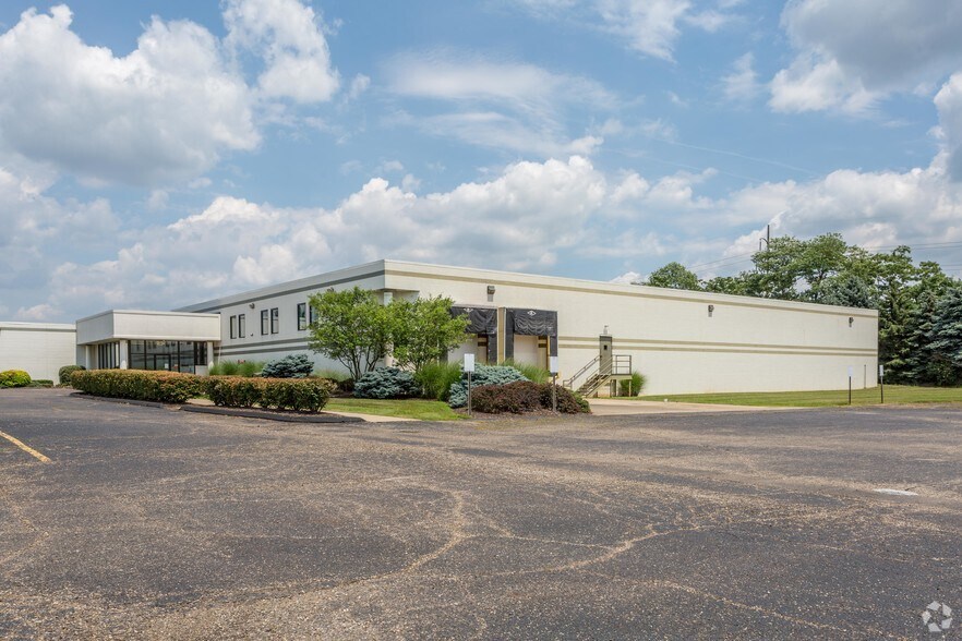 More Photos Of 8050 Freedom Ave, North Canton Warehouse For Lease