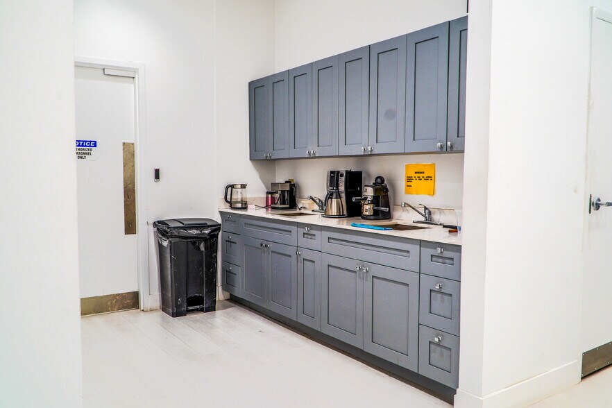 More Photos Of 601 W 20th St, Hialeah Warehouse For Sale