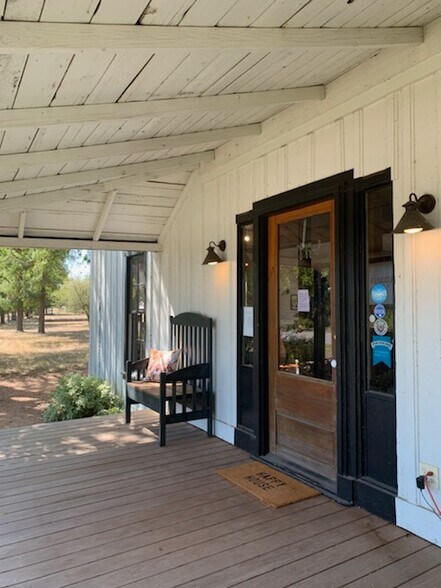 More Photos Of 2201 US Hwy 290 West Building, Dripping Springs Storefront Retail Office For Lease