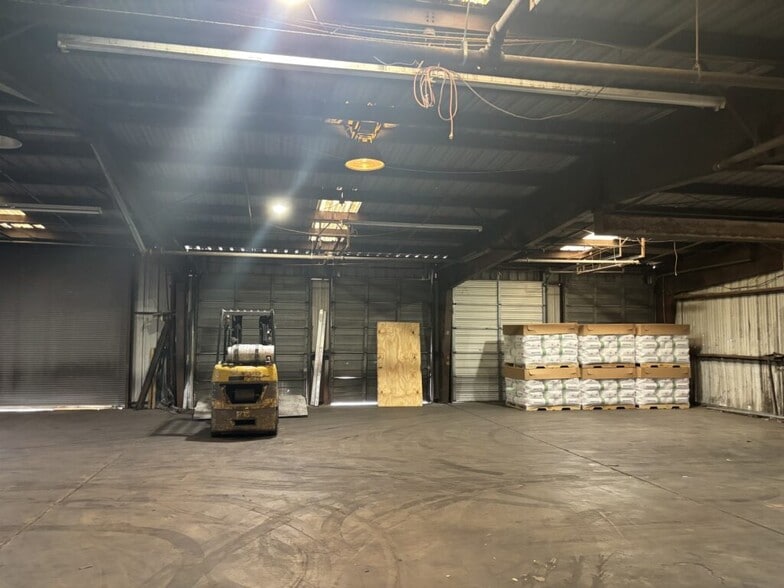 More Photos Of 510 Thatcher St, Saint Louis Truck Terminal For Sale