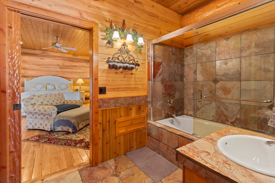 More Photos Of 1613 Black Canyon Rd, Heber Lodge Meeting Hall For Sale